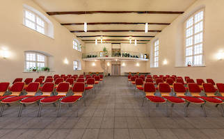 Großer Saal mit Konzertbestuhlung von unten